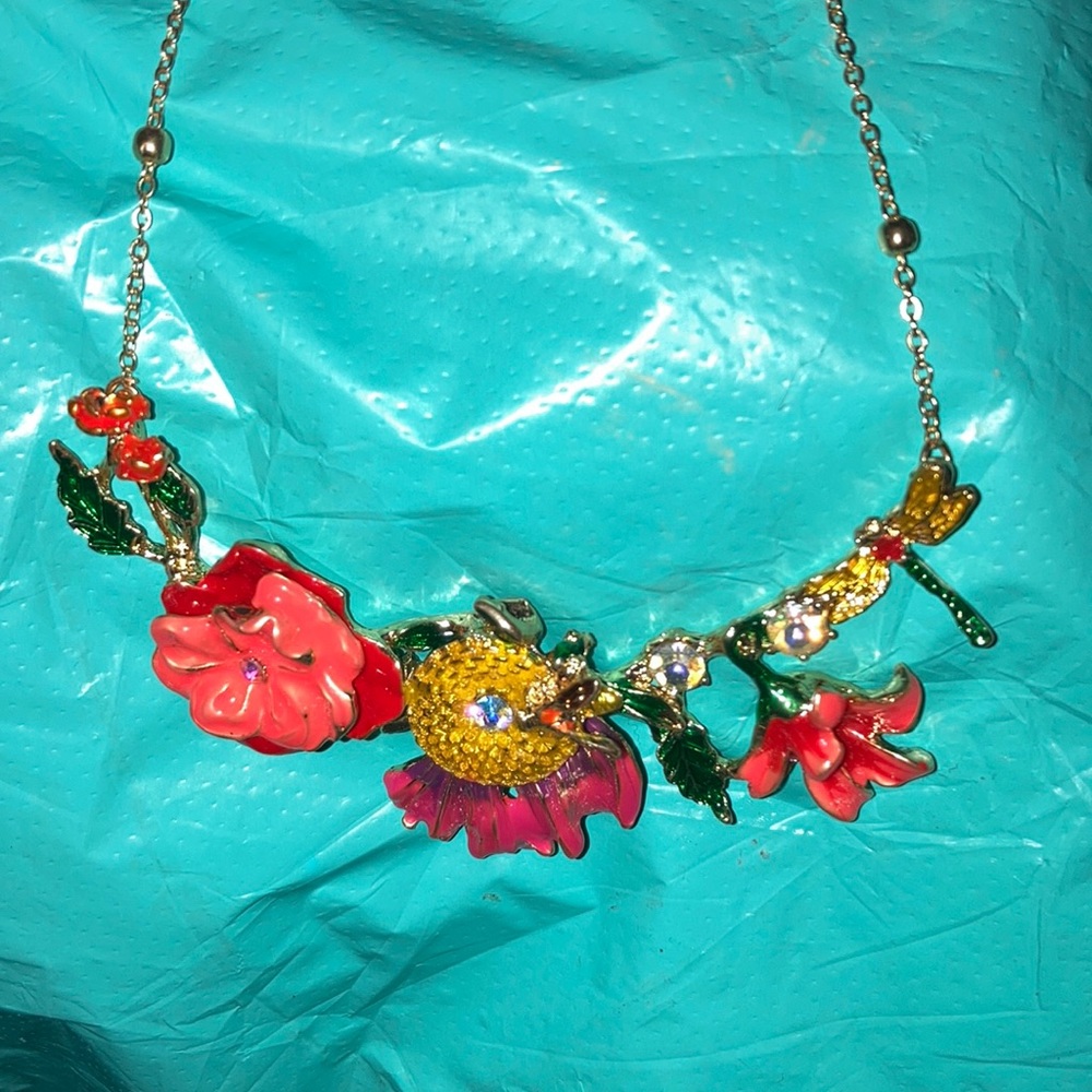Exquisite Betsey Johnson Necklace NWT